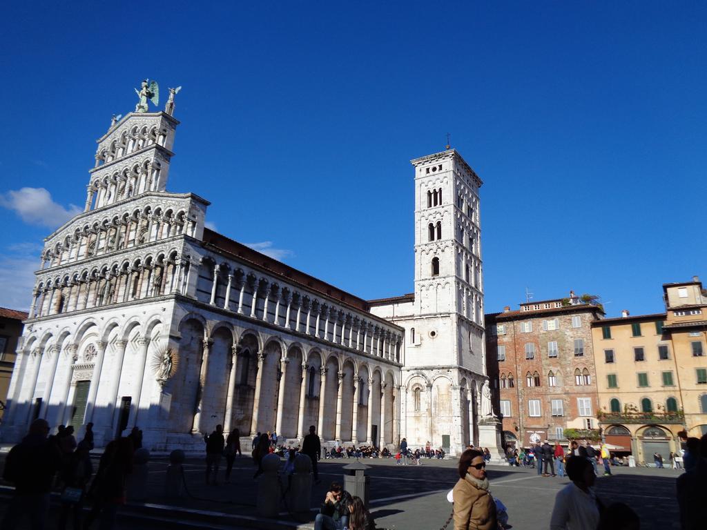 Liz Beth Apartment Lucca Bagian luar foto